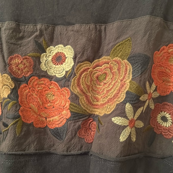 Cute oversized embroidered top - Picture 5 of 5